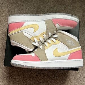 Air Jordan 1 MID SE (GS) white/vivid green